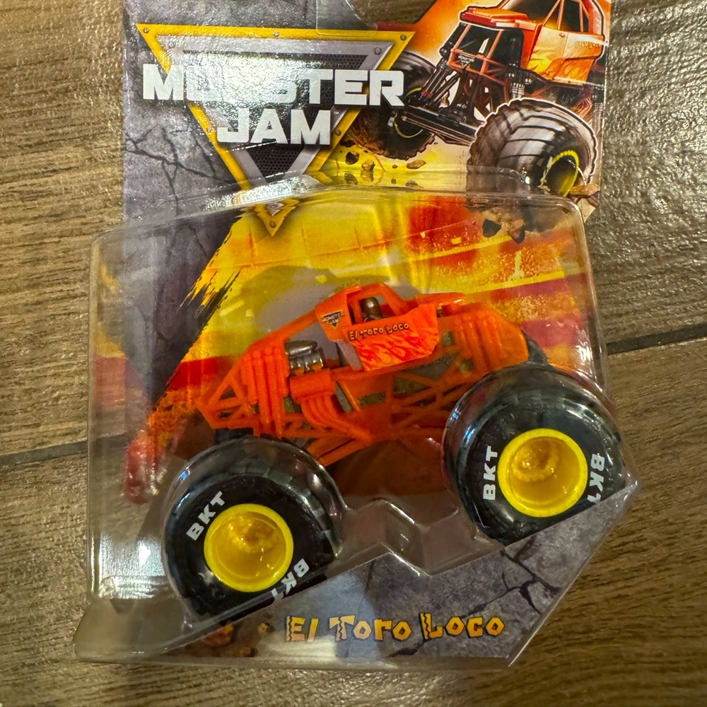 Monster Jam El Toro Loco Trainer series 43 rare chase truck